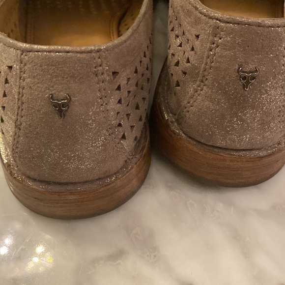 Size 8.5 Trask laser cut accent loafers in good condition. Neutral color - Picture 5 of 12